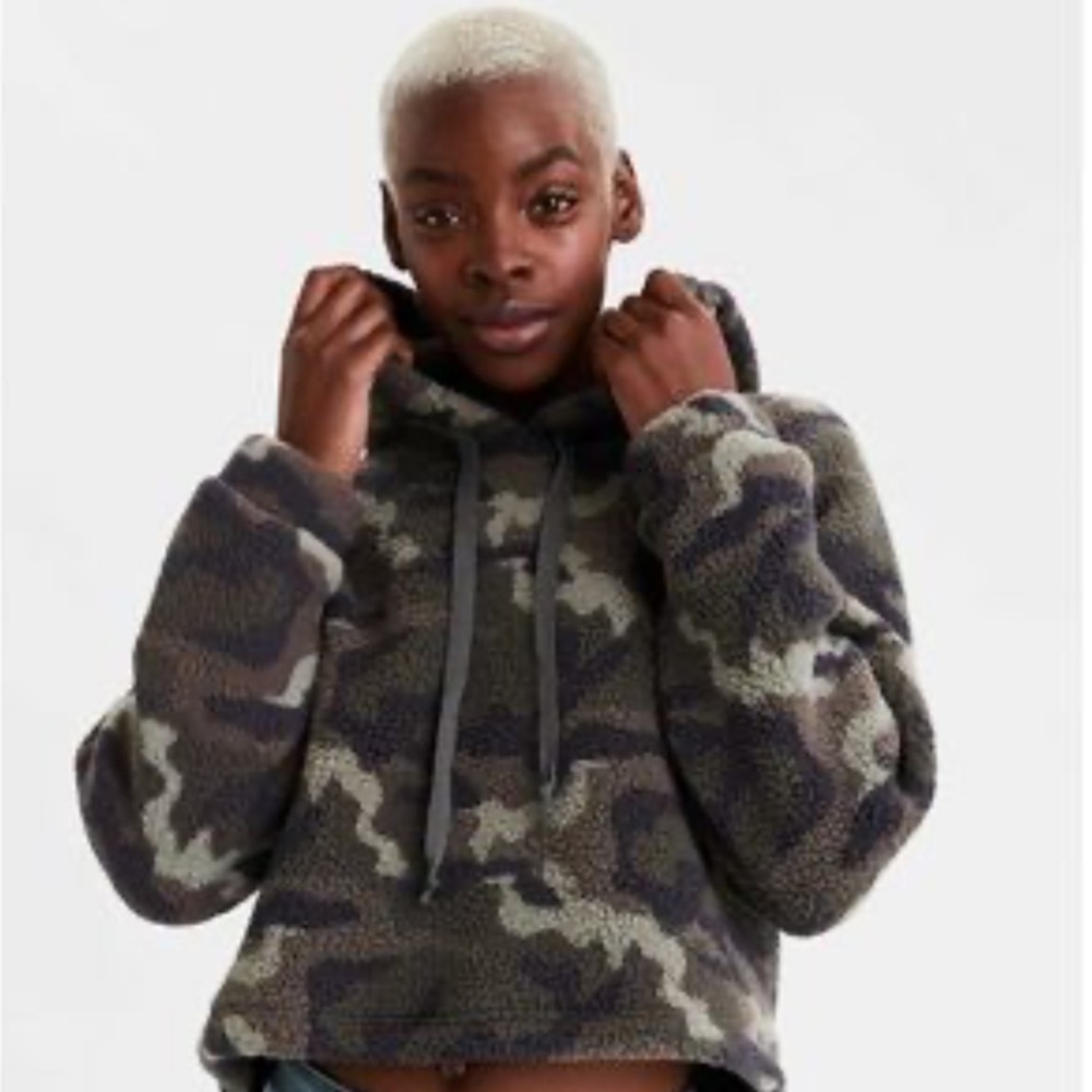 American Eagle Fuzzy Sherpa Camo Crop Hoodie - Picture 2 of 4